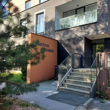 Kmetova So Sukromnym Parkovanim Zdarma, 5 Min Peso Do Centra Apartmán