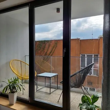 Kmetova So Sukromnym Parkovanim Zdarma, 5 Min Peso Do Centra Apartment
