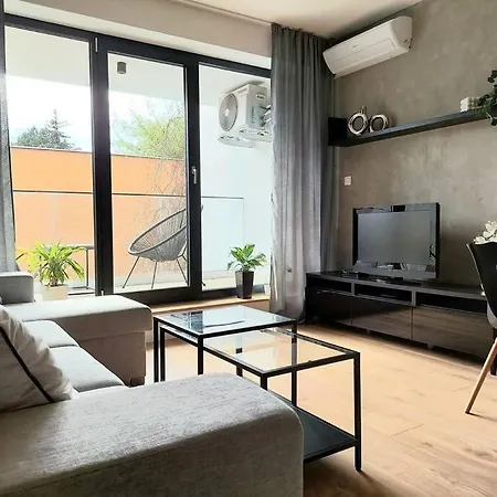 Kmetova So Sukromnym Parkovanim Zdarma, 5 Min Peso Do Centra Apartmán *