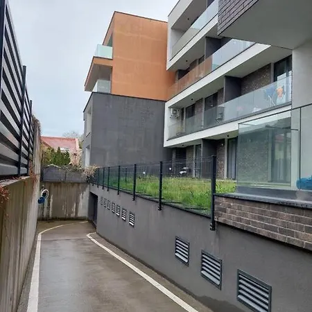 Kmetova So Sukromnym Parkovanim Zdarma, 5 Min Peso Do Centra Apartmán *